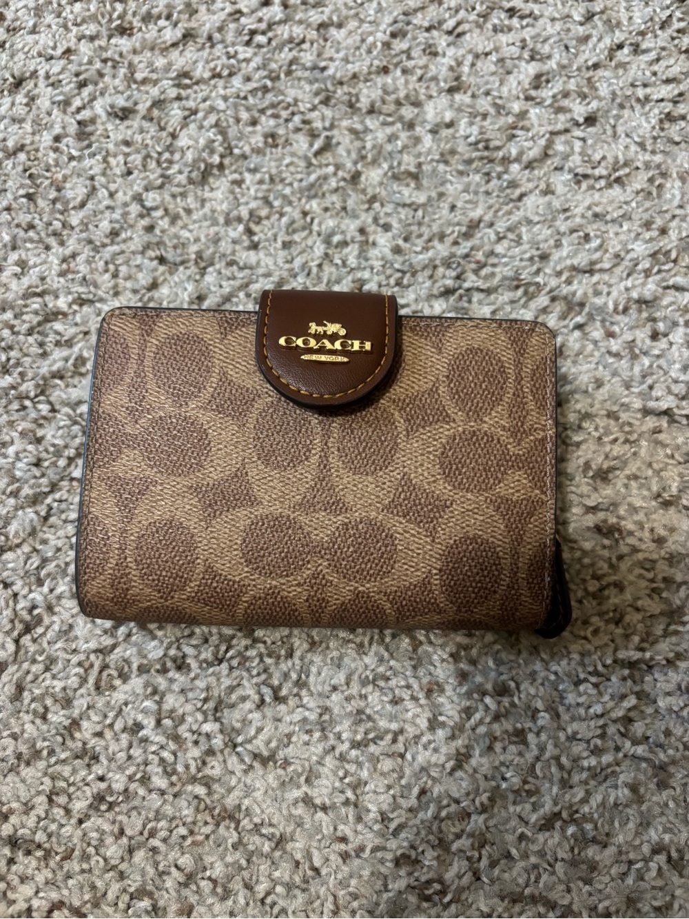 Coach Signature Medium Corner Zip Wallet